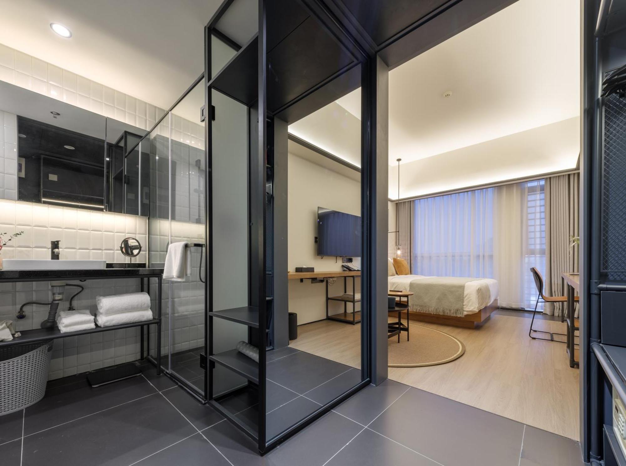 T Hotel 5*